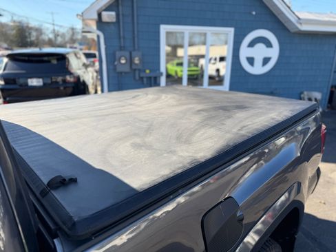 Used 2017 Toyota Tacoma 2WD Access Cab image 18