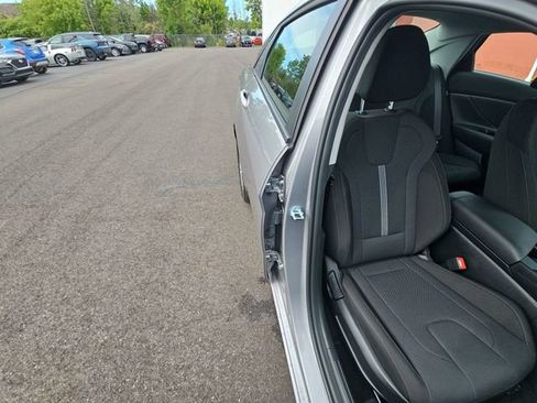 Used 2025 Hyundai Elantra SE FWD image 28