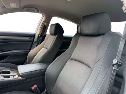 Used 2018 Honda Accord LX image 9