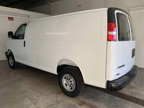New 2025 Chevrolet Express 2500 image 4