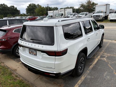 Used 2023 Jeep Wagoneer Series II w/ Convenience Group I AWD/4WD image 8