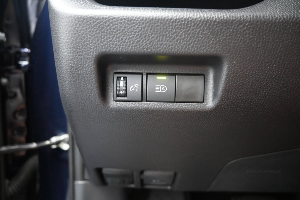 Used 2025 Toyota RAV4 XLE AWD/4WD image 32