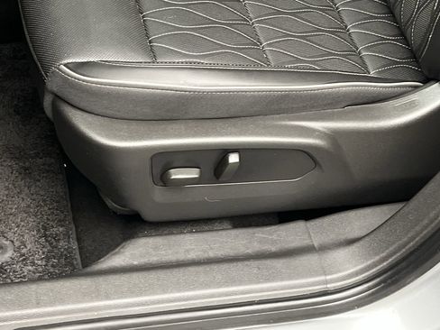 Used 2023 Buick Envision Avenir image 11