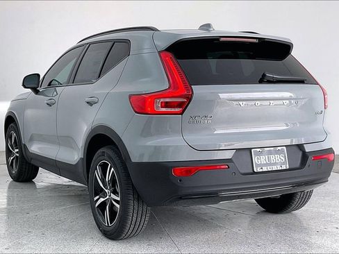New 2026 Volvo XC40 B5 Core w/ Climate Package image 6
