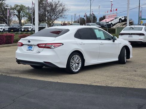 Used 2020 Toyota Camry XLE image 4