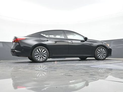 Used 2025 Nissan Altima 2.5 SV FWD image 49