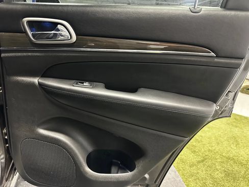 Used 2018 Jeep Grand Cherokee Overland AWD/4WD image 22