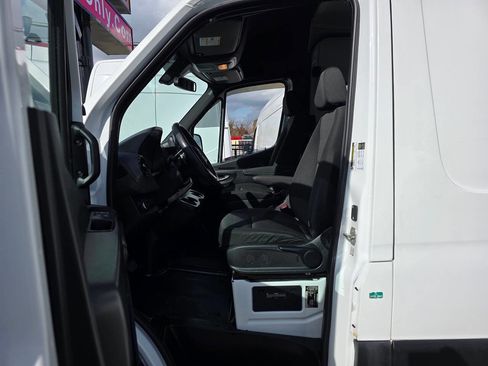 Used 2020 Mercedes-Benz Sprinter 2500 image 13
