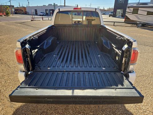 Used 2020 Toyota Tacoma TRD Sport image 12