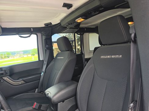 Used 2018 Jeep Wrangler Unlimited Sport AWD/4WD image 12