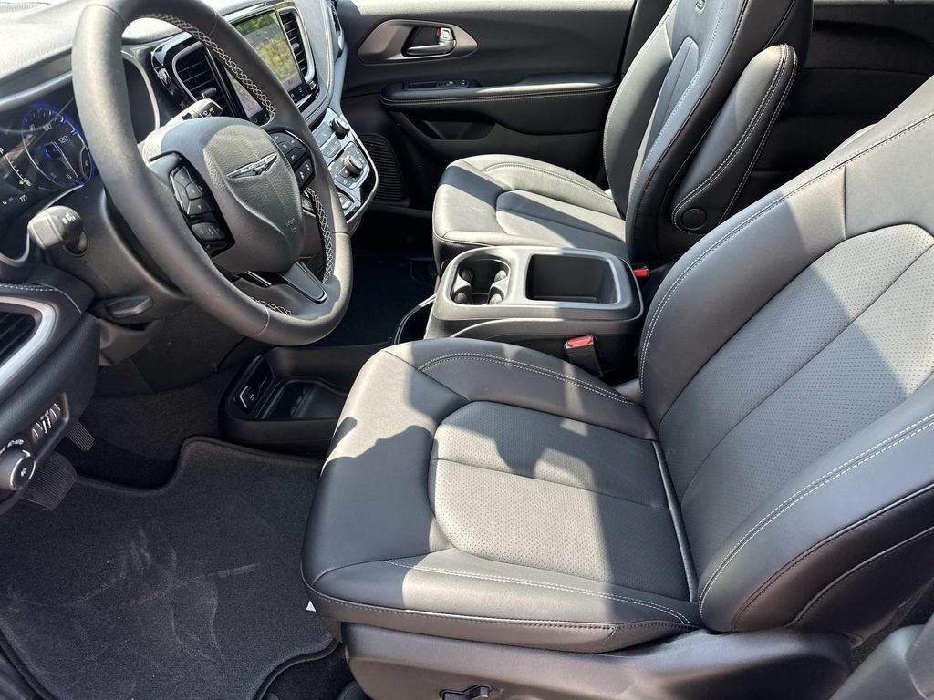 New 2026 Chrysler Pacifica Select w/ S Appearance Package FWD image 18