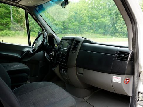 Used 2015 Freightliner Sprinter 2500 image 13