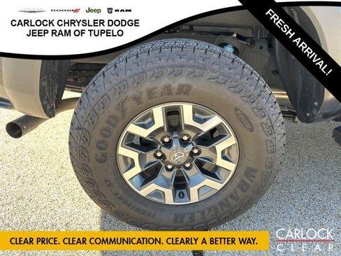 Used 2022 Toyota Tacoma TRD Off-Road image 9