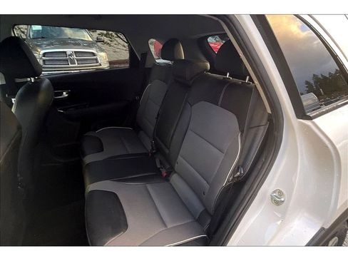 Used 2022 Kia Niro EX image 26