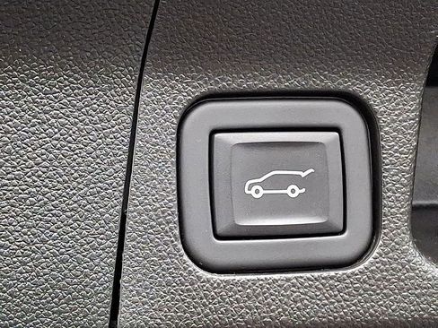 Used 2023 GMC Acadia SLE w/ Driver Convenience Package image 24