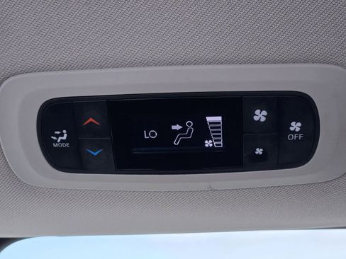 Used 2023 Chrysler Voyager LX image 29