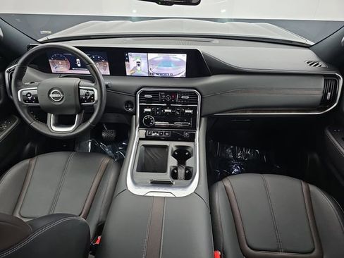 Used 2025 Nissan Armada SL image 21