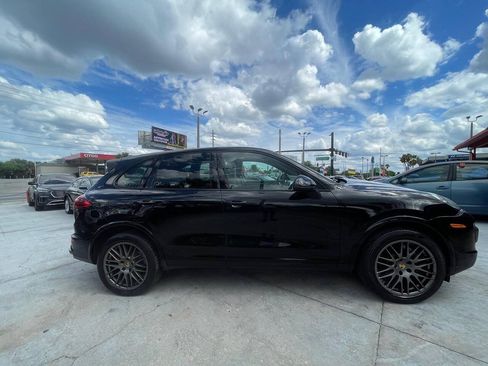 Used 2017 Porsche Cayenne Platinum Edition w/ Premium Package (PJV) AWD/4WD image 5