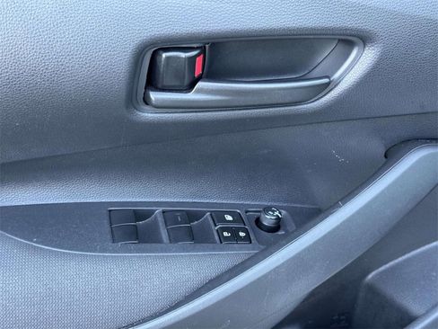 Used 2025 Toyota Corolla LE image 17