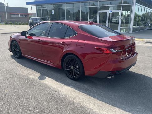 Used 2025 Toyota Camry SE FWD image 4