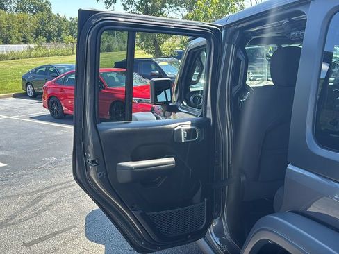 Used 2023 Jeep Wrangler Unlimited Rubicon 4xe w/ Cold Weather Group AWD/4WD image 27