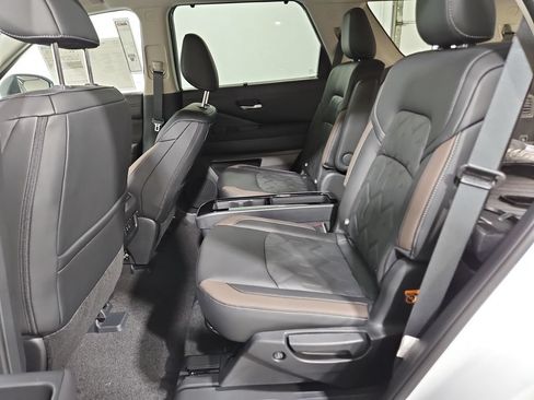 New 2026 Nissan Pathfinder Platinum AWD/4WD image 23