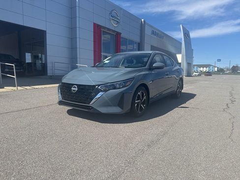 New 2025 Nissan Sentra SV FWD image 3
