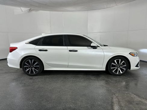 Used 2022 Honda Civic EX image 9