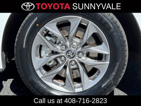 Used 2025 Toyota Sienna LE image 12