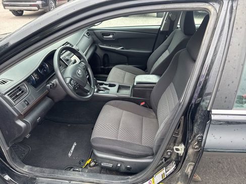 Used 2017 Toyota Camry LE FWD image 6