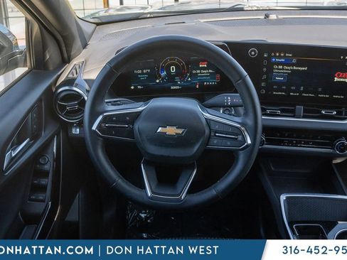 Used 2025 Chevrolet Equinox LT FWD image 5