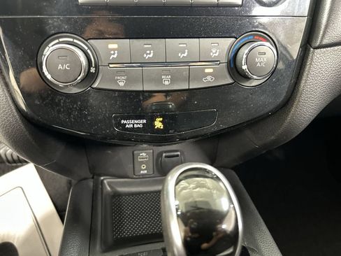 Used 2017 Nissan Rogue S AWD/4WD image 16