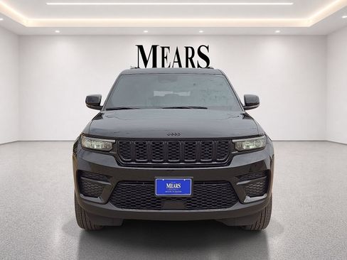 Used 2025 Jeep Grand Cherokee Altitude AWD/4WD image 8