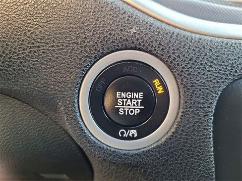 Used 2019 Dodge Charger SXT w/ Leather Interior Group image 18