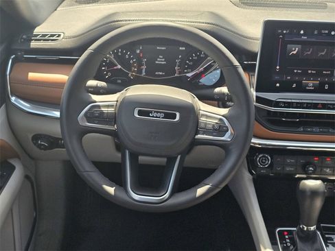 Used 2024 Jeep Compass Limited image 15