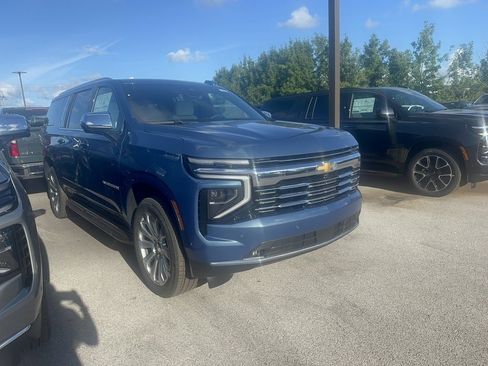 New 2025 Chevrolet Suburban Premier image 3