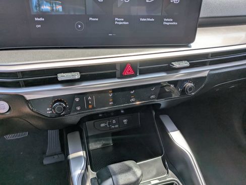 Certified 2024 Kia Sorento LX FWD image 24