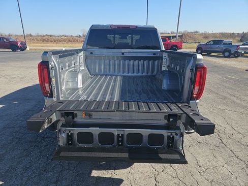 New 2026 GMC Sierra 1500 SLT w/ SLT Premium Package image 9