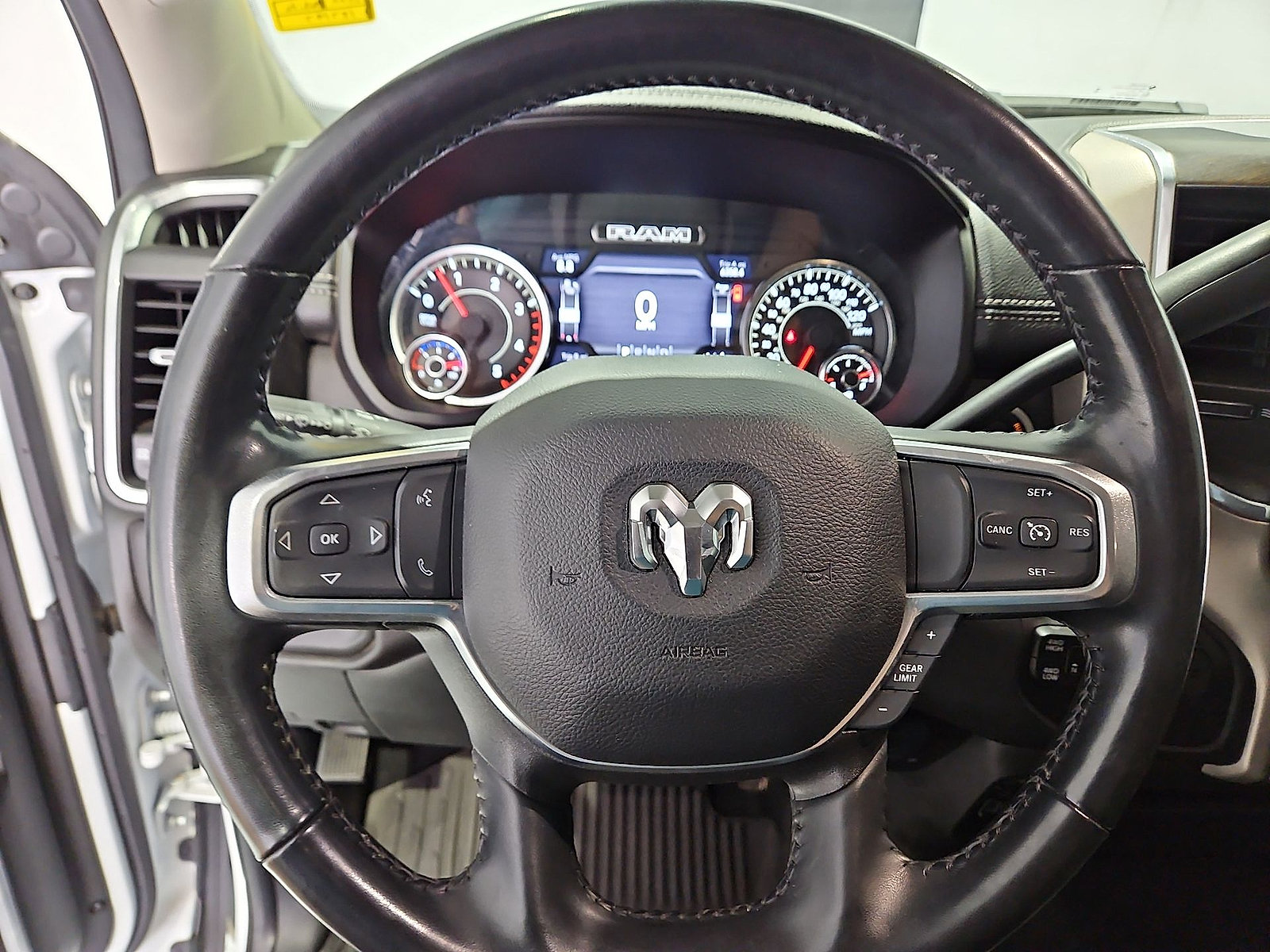 Used 2024 RAM 2500 Laramie AWD/4WD image 21