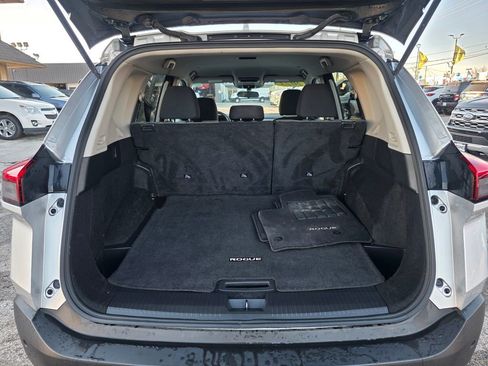 Used 2023 Nissan Rogue SV image 29