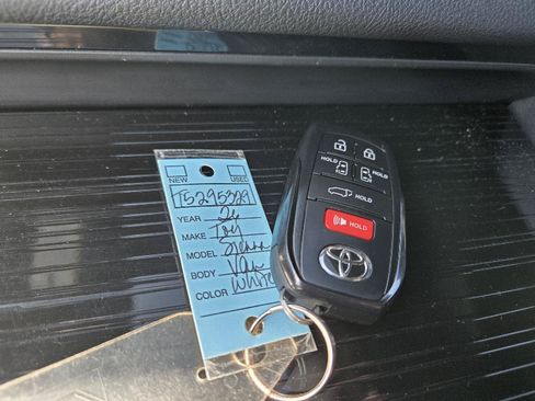 Used 2026 Toyota Sienna XSE FWD image 66
