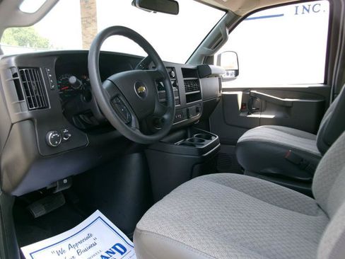 Used 2025 Chevrolet Express 3500 LT w/ LT Preferred Equipment Group RWD image 9