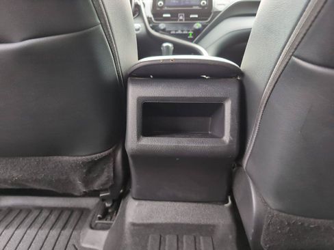 Used 2021 Toyota Camry SE w/ Convenience Package FWD image 35