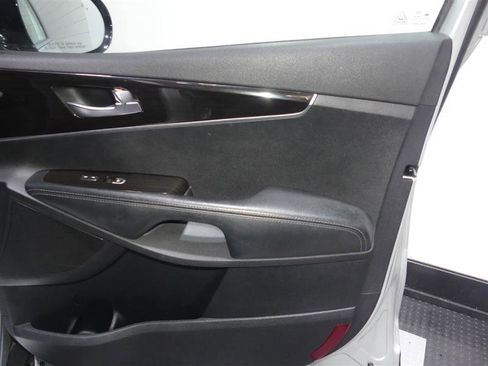 Used 2020 Kia Sorento LX w/ LX I4 Convenience Package image 19