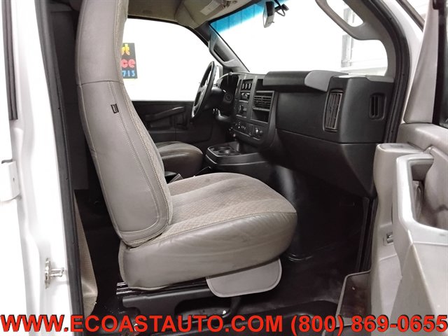 Used 2018 Chevrolet Express 2500 w/ Driver Convenience Package RWD image 13