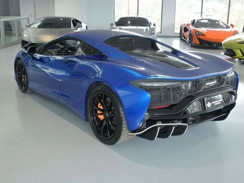 Used 2023 McLaren Artura RWD image 4