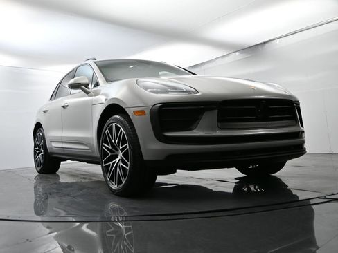 Certified 2025 Porsche Macan image 57