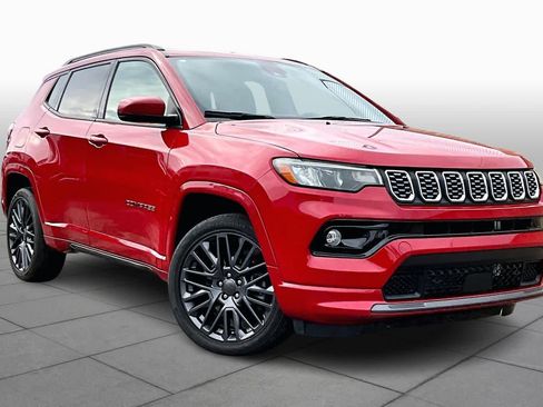 Used 2023 Jeep Compass Limited image 4