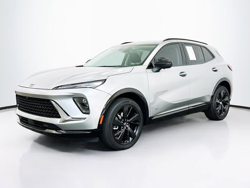 Used 2025 Buick Envision Sport Touring image 3