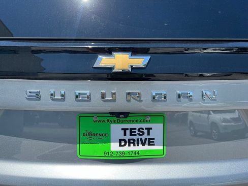 Used 2025 Chevrolet Suburban LT w/ Comfort Package AWD/4WD image 7